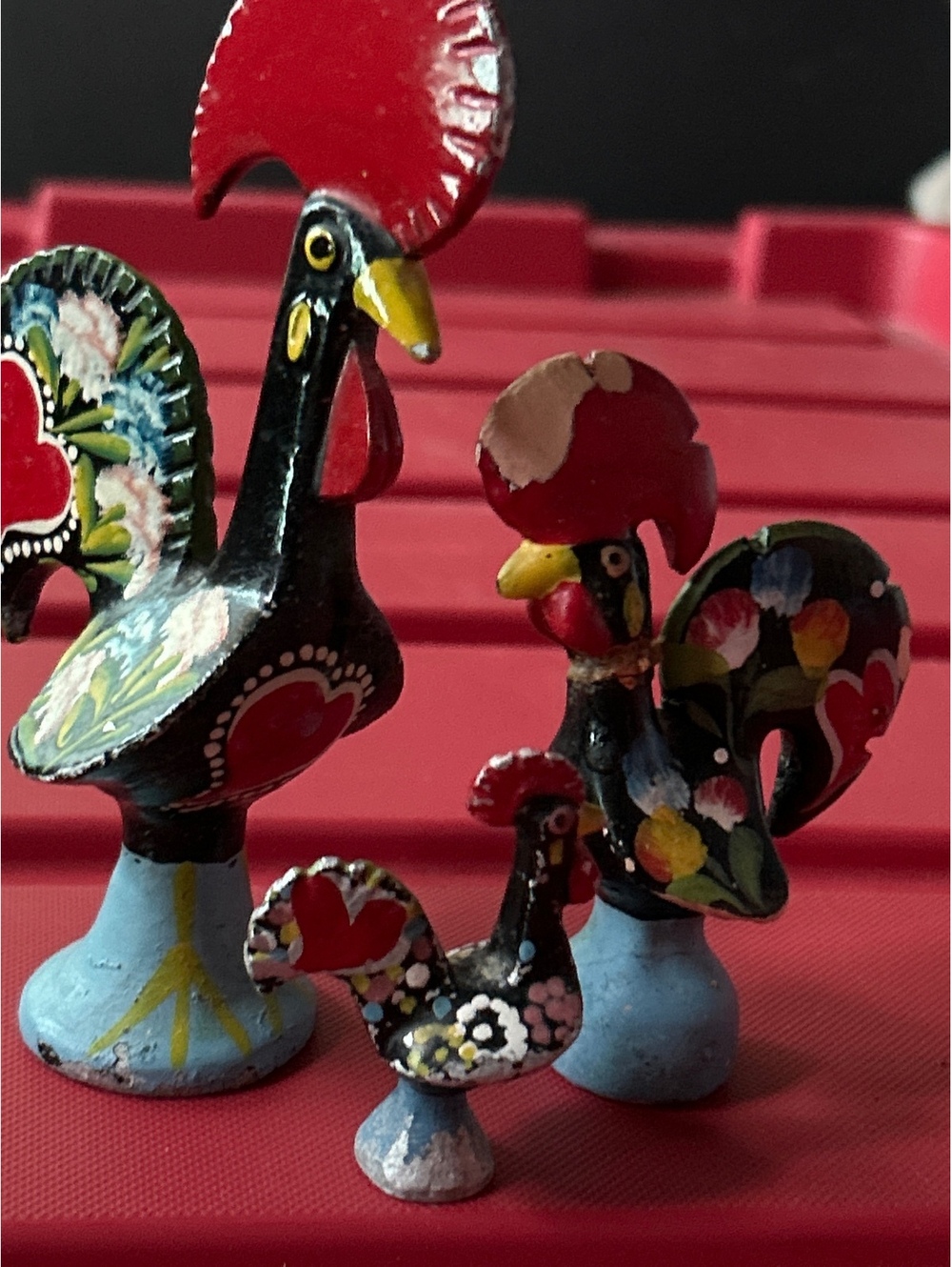 Folk roosters